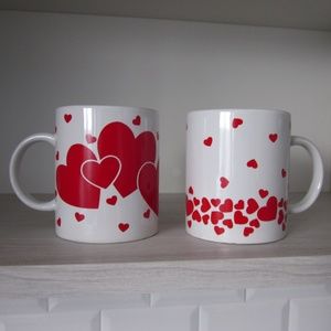 *NWOT* Valentine's Day Mugs 💖 - Set of 2 Mugs with Hearts